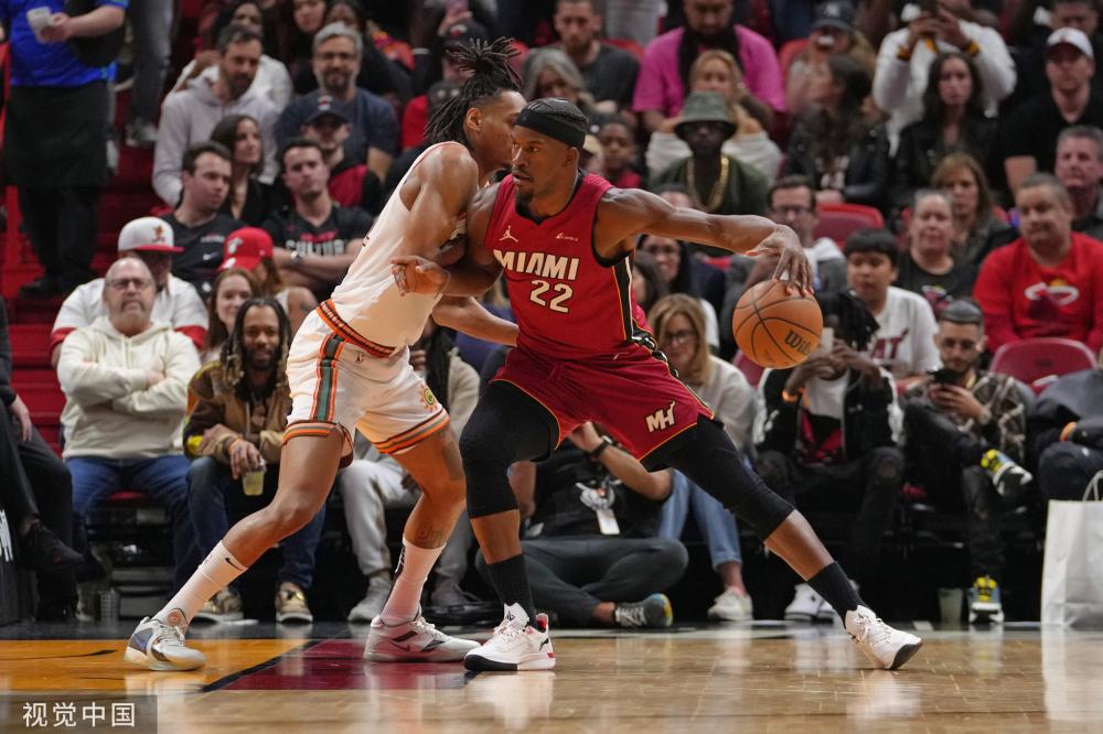 示了他的全 示了他的全